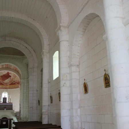 Intérieur de l'église Romane