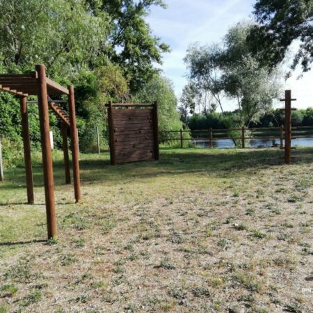 Structures de jeux en bois bord de Vienne